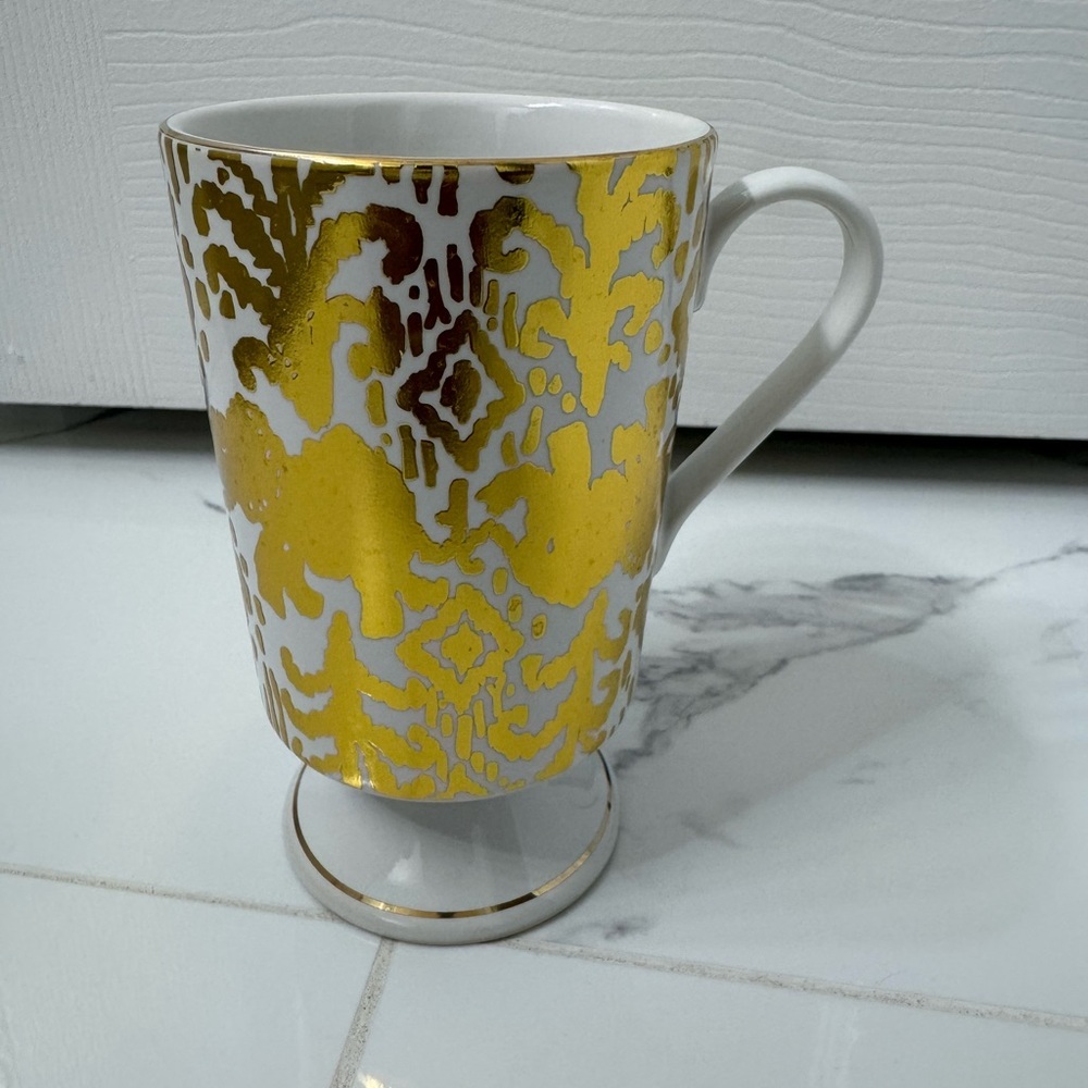 Gold Lilly Pulitzer Mug!